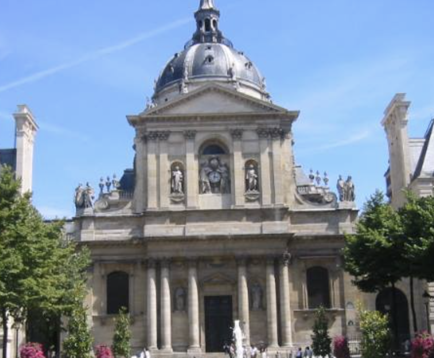 Pantheonの近くにある歴史のあるソルボンヌ大学