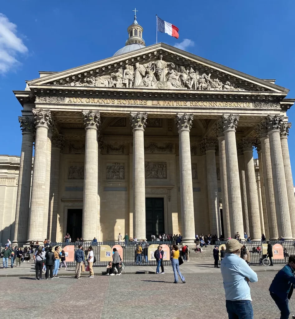 パリのパンテオン(Panthéon)の入り口