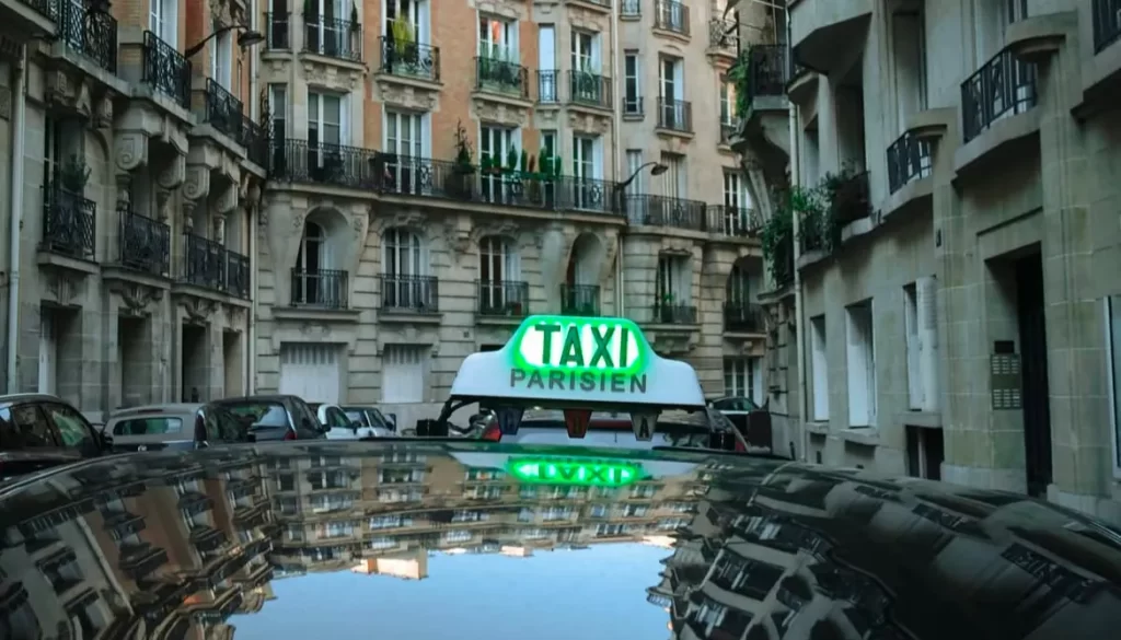 タクシーが空いている状況
パリタクシーアプリ