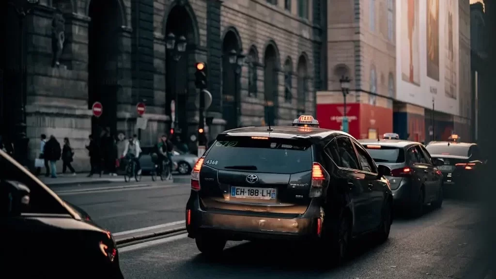 タクシーが入っている状況
パリタクシーアプリ