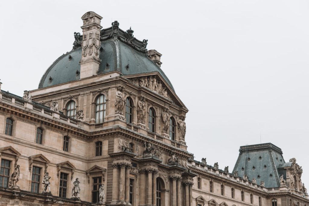 パリ市庁舎の北上