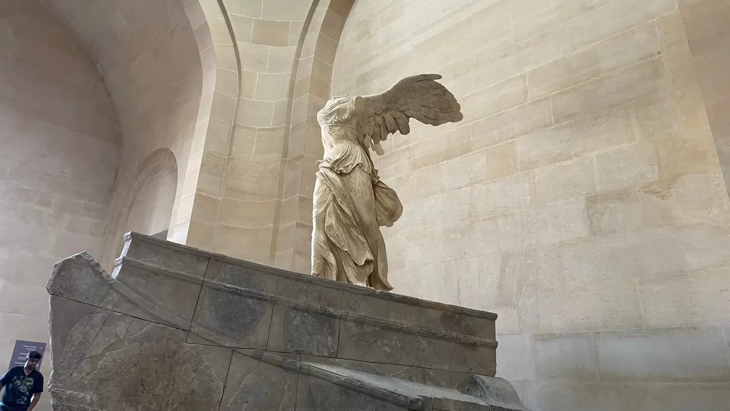 ルーヴル美術館のニケ